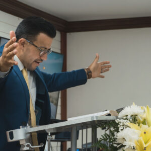 Nuestra Adoración al Cristo Resucitado