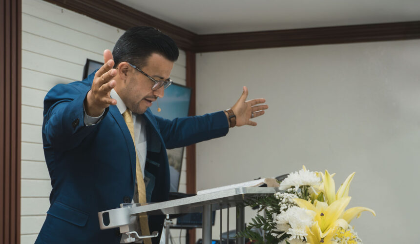 Nuestra Adoración al Cristo Resucitado